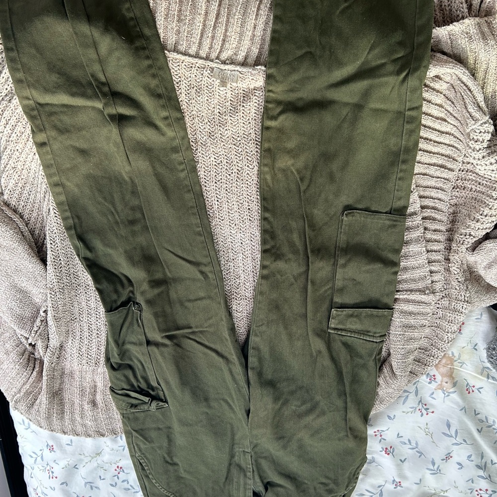 Aritzia Olive Green Cargo Pants
